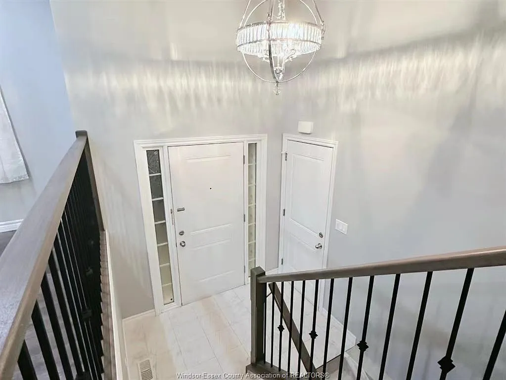 5 bed, $3,500 — Photo 2