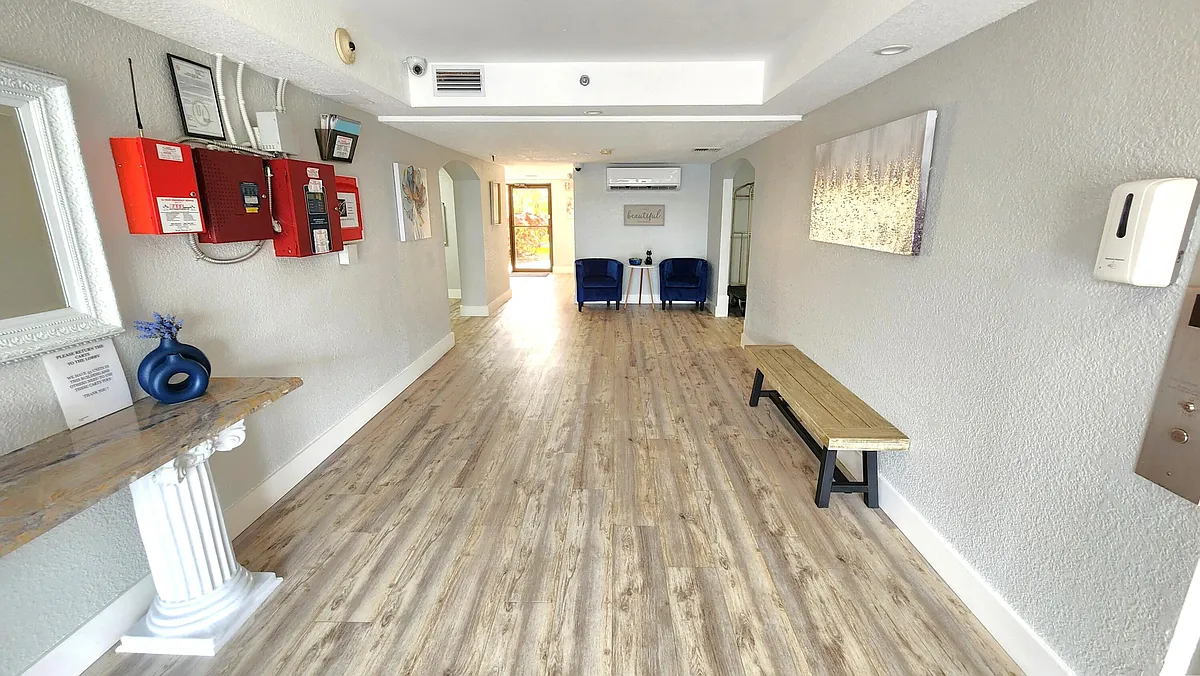 Building Photo - 2255 Lindell Blvd #4303