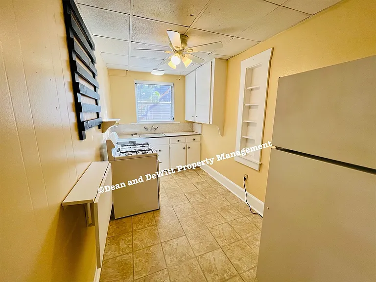 1233 Oak St NE #7 — Photo 4