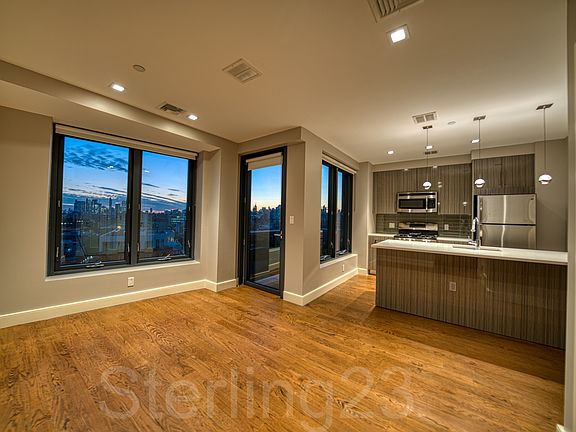 2nd image of 2718 Hoyt Ave S APT 9C