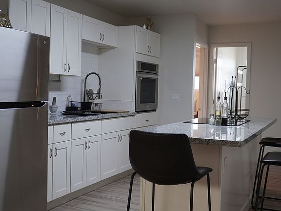 4th image of 1371 Lower Main St #8