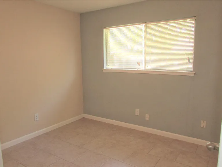 1611 Chippawa Ln — Photo 9
