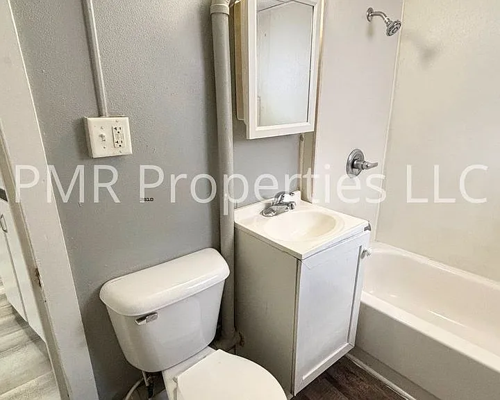 402 S 15th St — Photo 5
