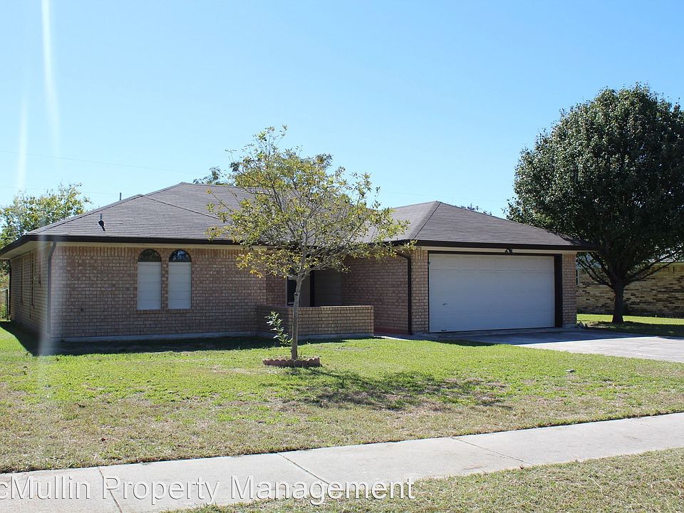 1st image of 2711 Phyllis Dr