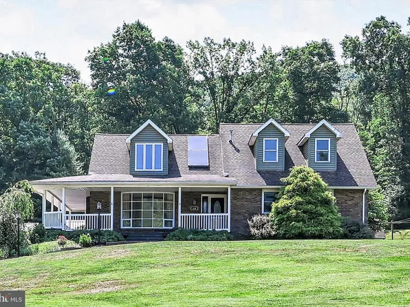 139 Molleystown Rd, Pine Grove, PA 17963