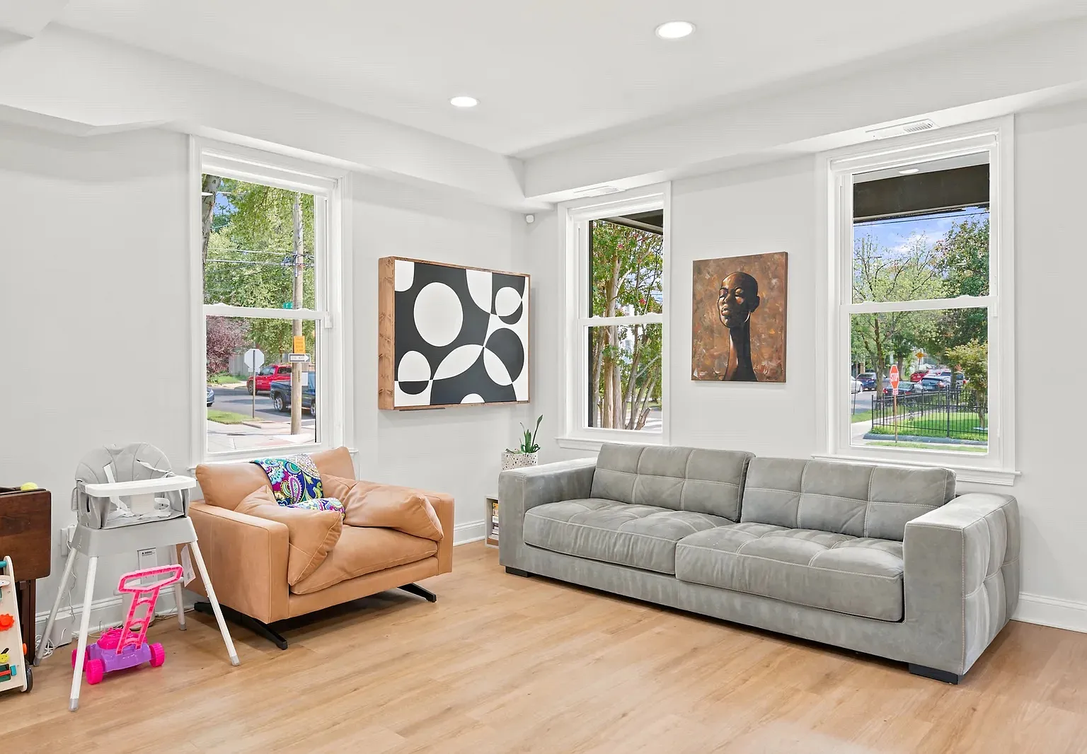 4 bed, 3.5 bath, 2160 sqft, $5,999 — Photo 4