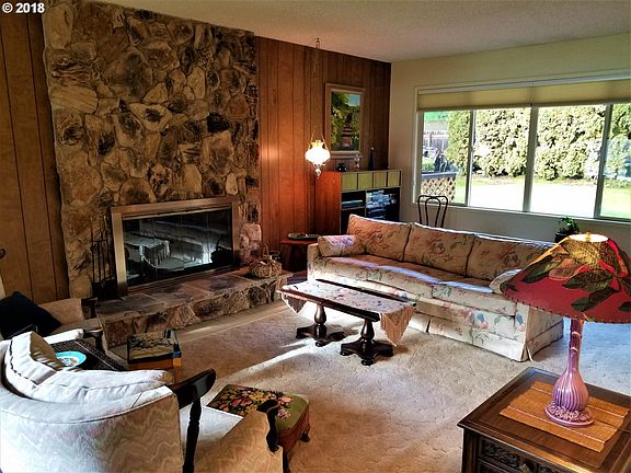3rd image of 115 N River Dr