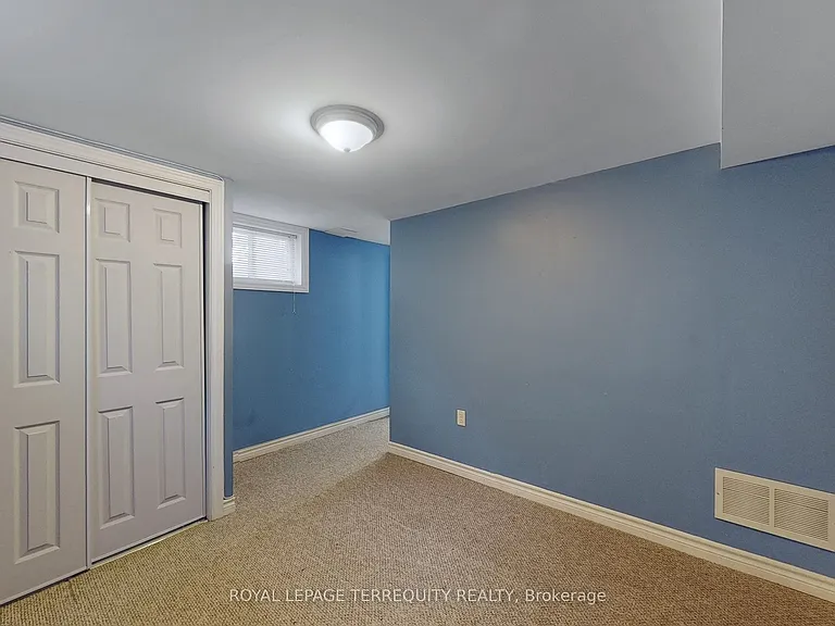246 Elizabeth St — Photo 11