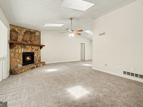 4th image of 2511 Deerfield Dr