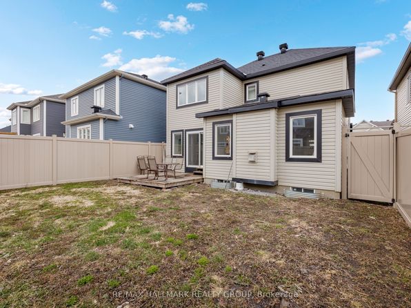 130 Cranesbill Rd, Ottawa, ON K2V 0J5