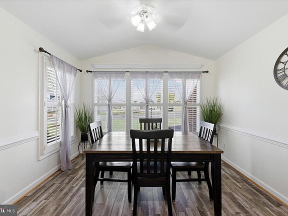 3rd image of 1021 Ridgemere Ln