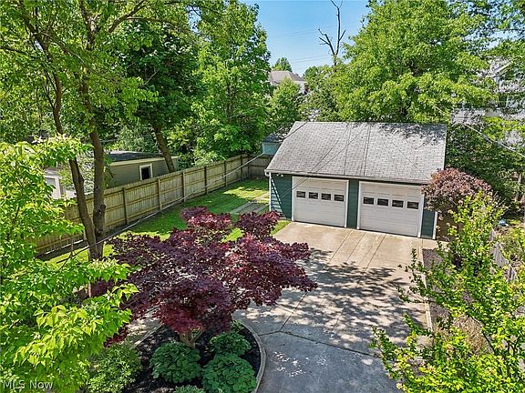 3rd image of 2406 Demington Dr