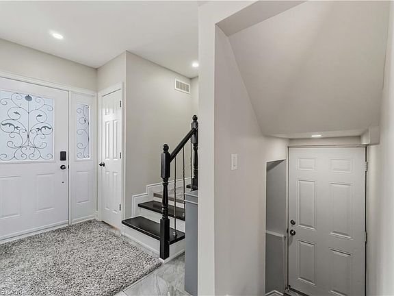 4th image of 1183 Dunsmure Rd
