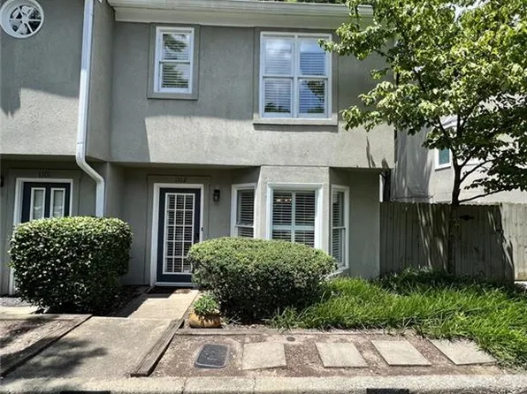 1102 Defoors Lndg NW, Atlanta, GA 30318