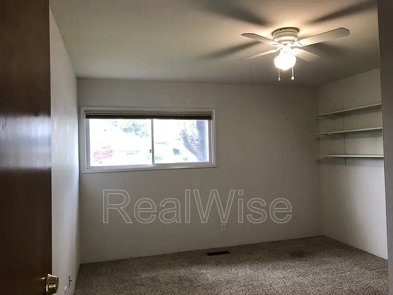 710 NW Midland Ave — Photo 22