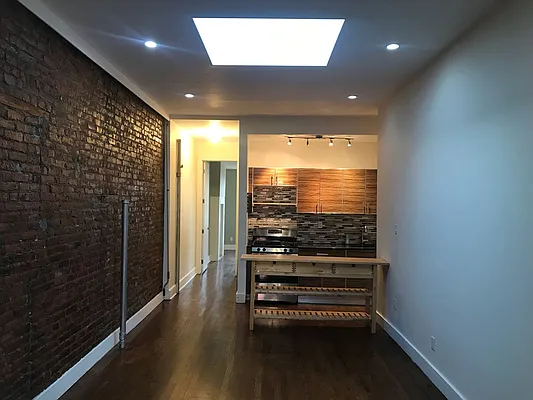 Rented by Premier Metro Realty Corp | media 29