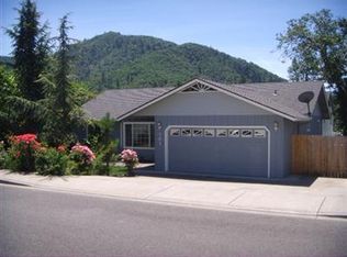 101 Tuttle Ct, Rogue River, OR 97537