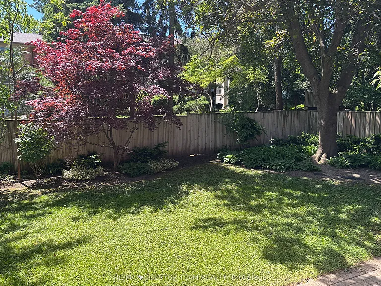 19 Tournament Dr — Photo 33