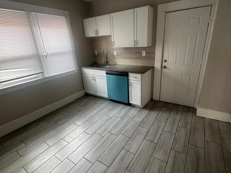 2925 Calvert St — Photo 5