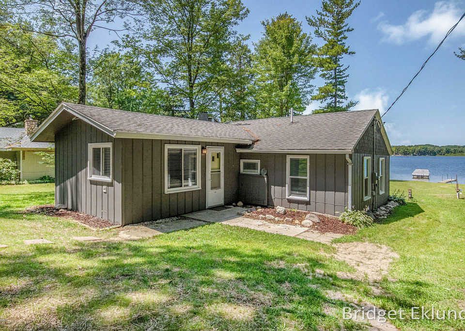 15721 Pretty Lake Dr, Mecosta, MI 49332 | Zillow