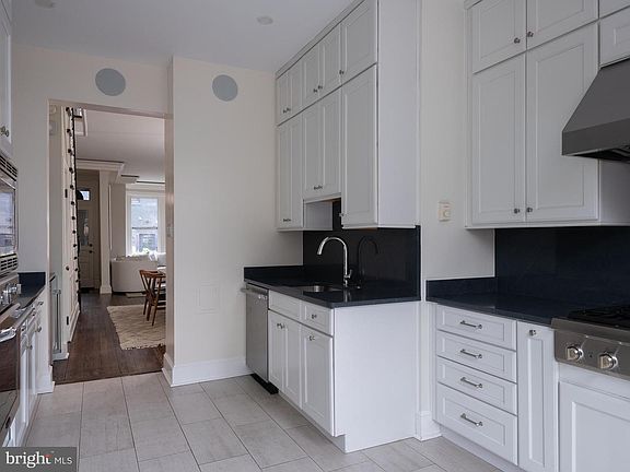 5th image of 1624 Swann St NW