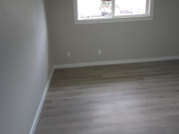 3rd image of 2421 N St NE