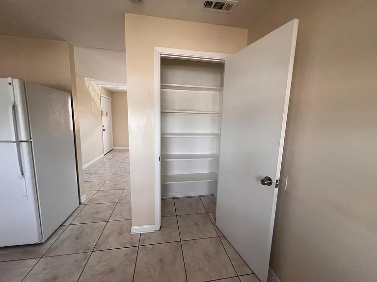 1665 W Oak Ridge Rd #C — Photo 6
