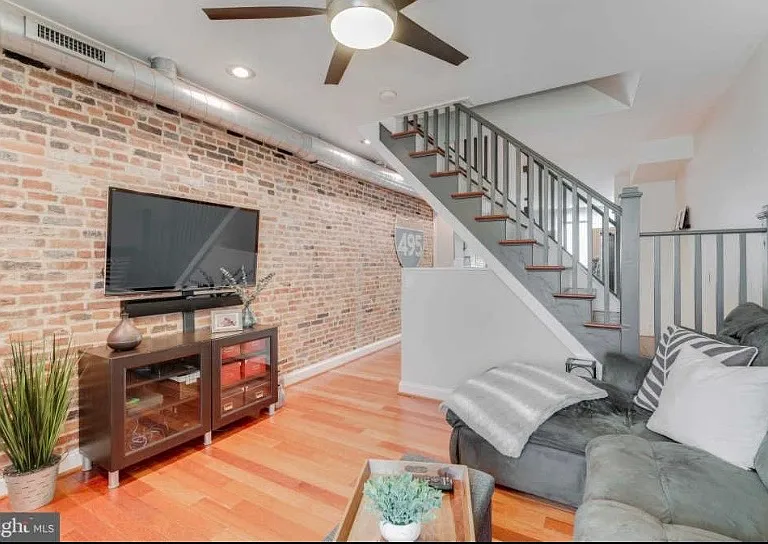 1409 E Clement St — Photo 6