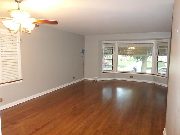 4th image of 2418 W Jarvis Ave #1