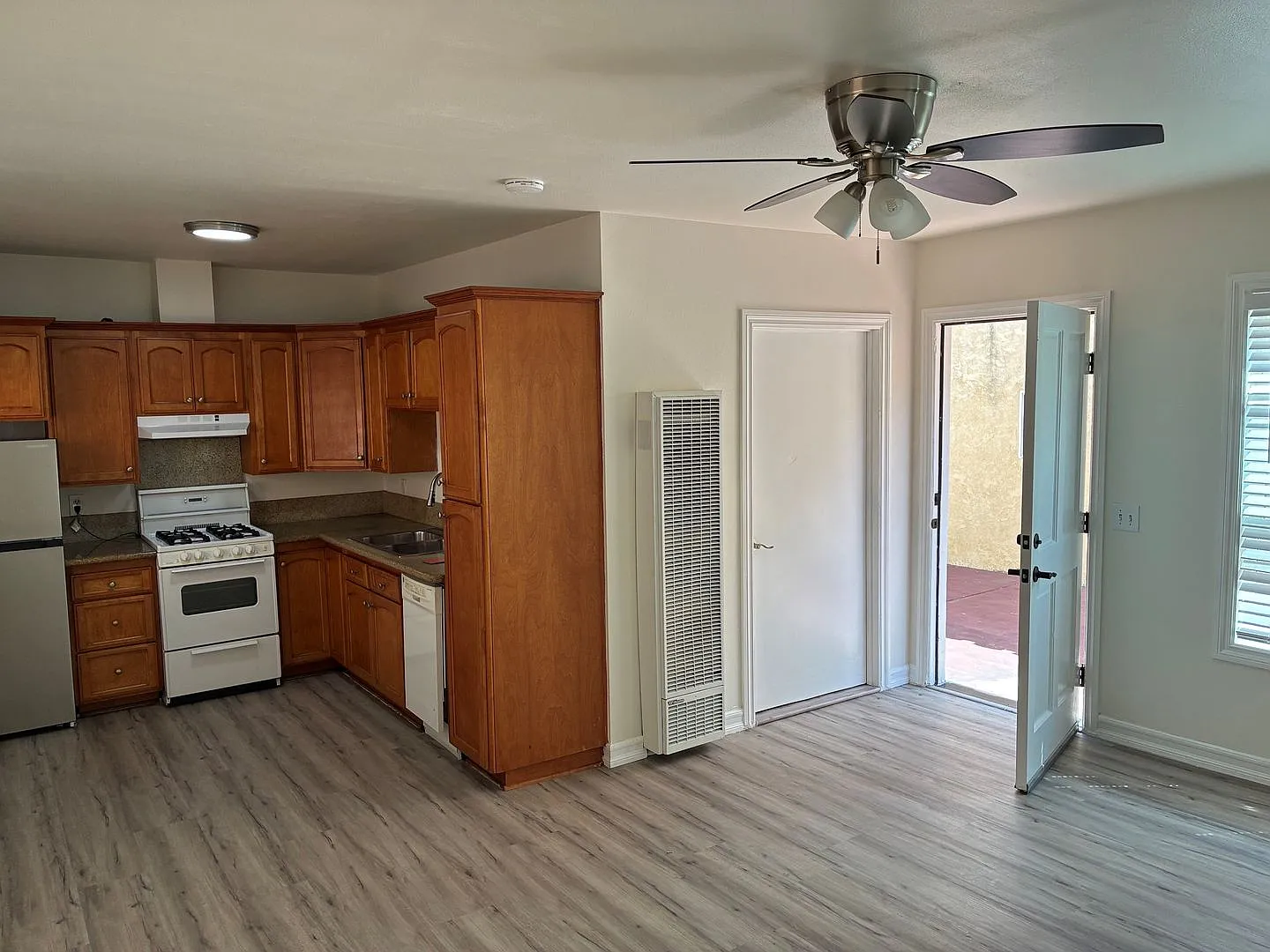 Spanish Style Living In Long Beach! — Photo 3