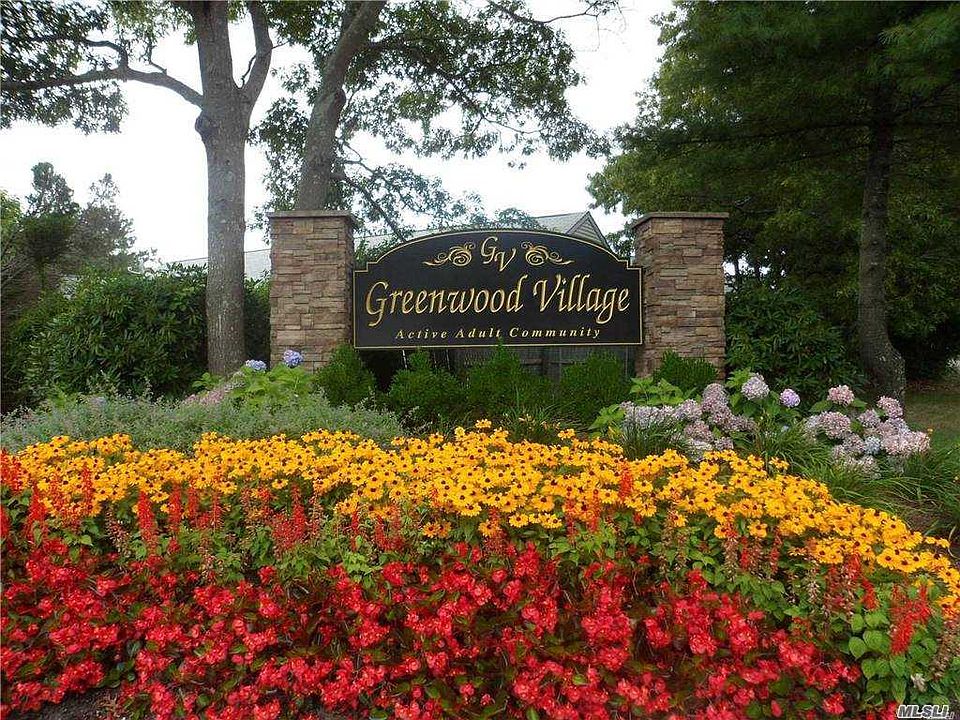 1st image of 72 Village Cir W