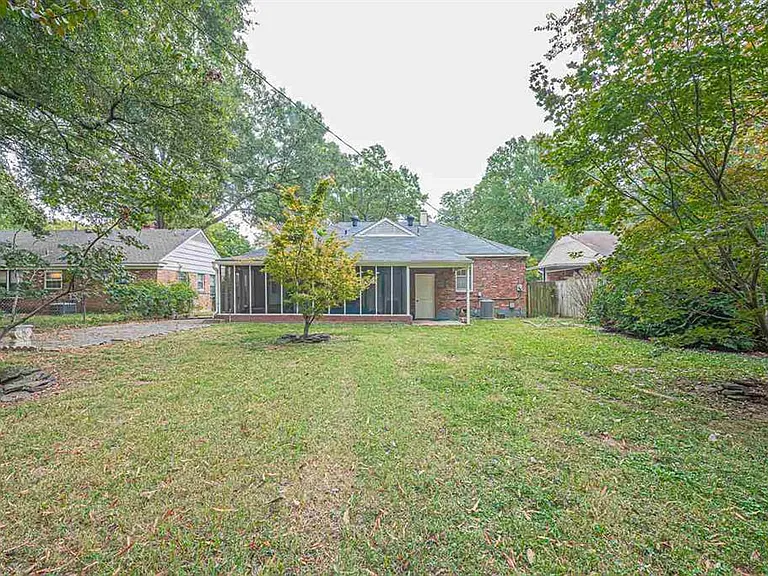 1639 Ivy Rd — Photo 3