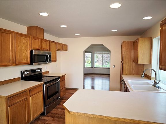 3rd image of 6720 152nd Street Ct E