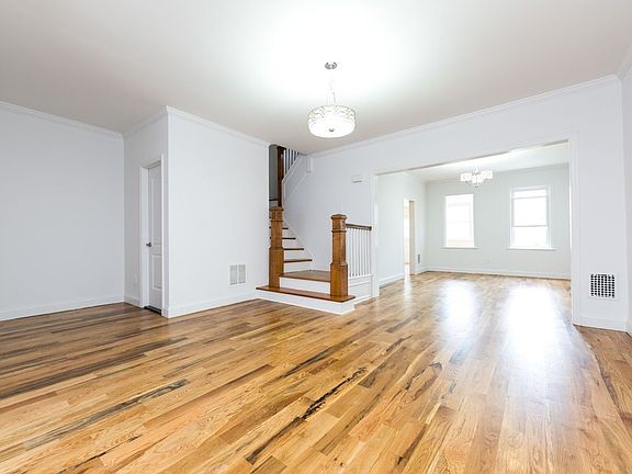3rd image of 10752 110th St