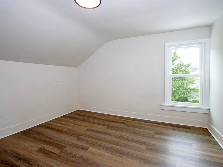 217 Hall St — Photo 18
