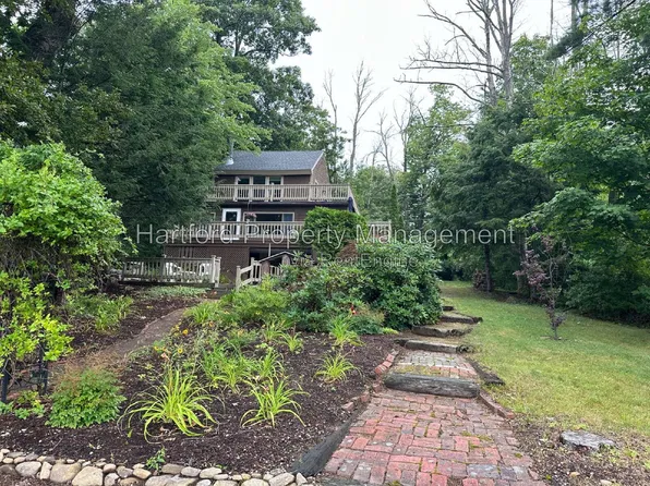 8 River Rd, Barrington, NH 03825