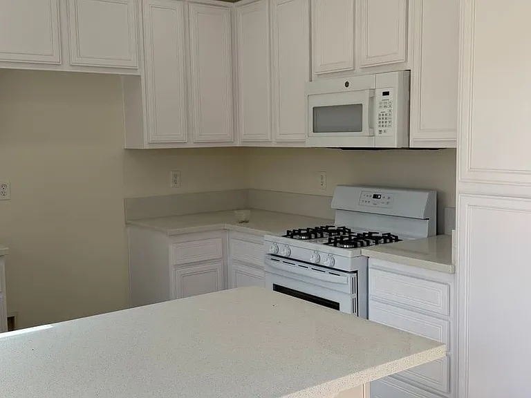 547 Hart Dr #15 — Photo 5