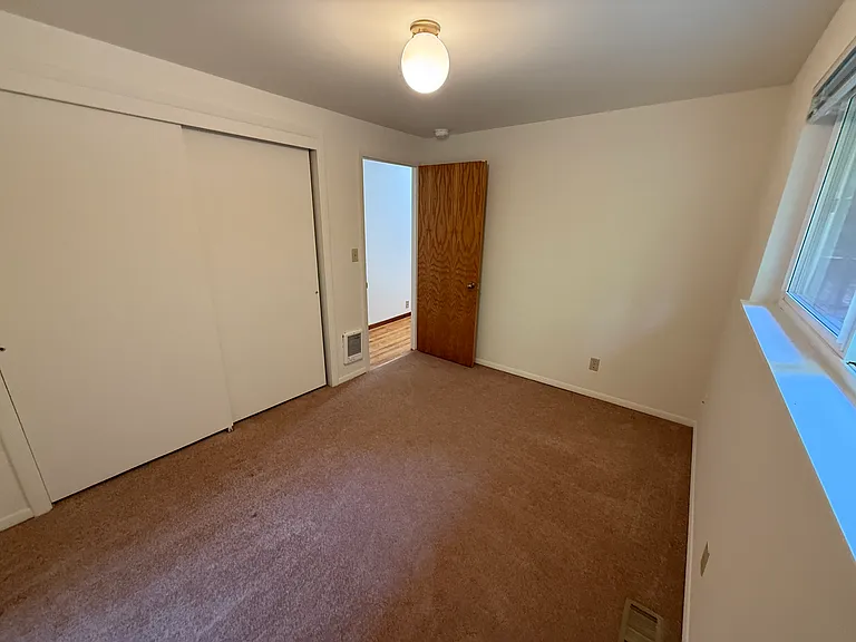 17245 Angeline Ave S #UPPER — Photo 12
