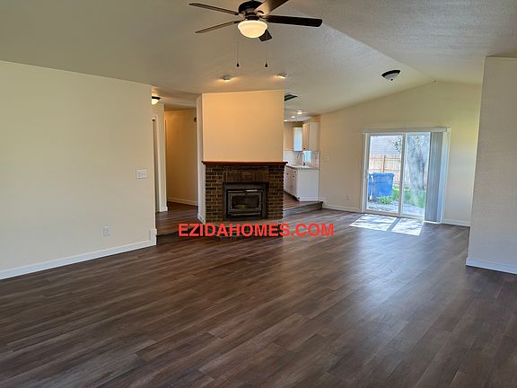 3rd image of 537 W Cobblestone Pl