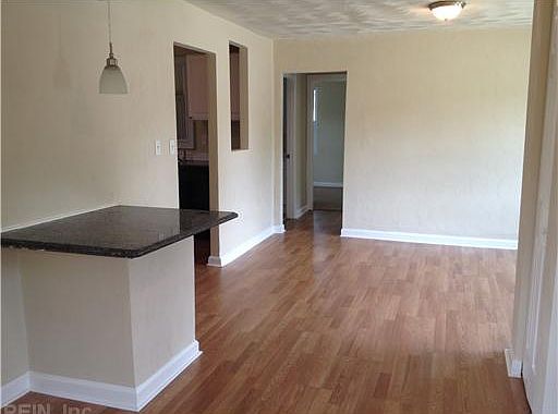 4th image of 32 Jouett St