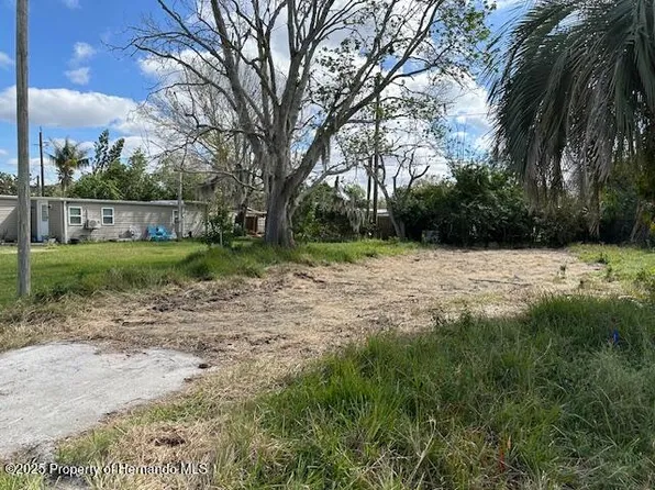 4852 Snug Harbor Rd, New Port Richey, FL 34652