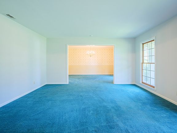 5th image of 2121 Northwood Cir