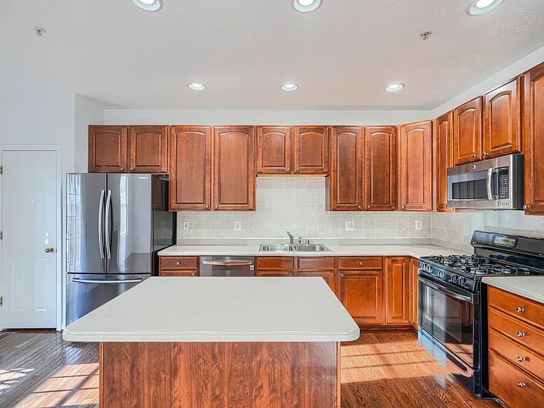 5048 Kemsley Ct — Photo 12