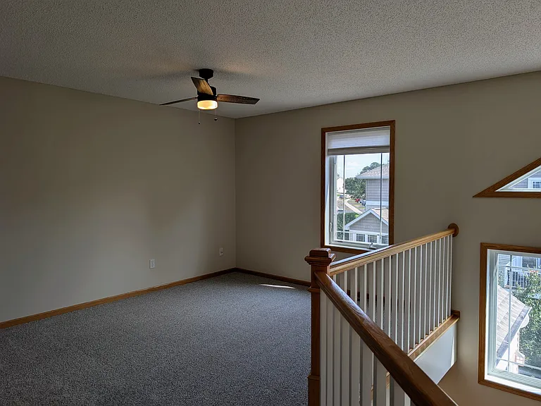 594 Sutherland Dr — Photo 25