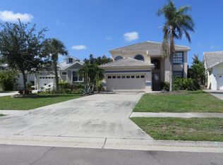 912 Shagos Dr, Apollo Beach, FL 33572
