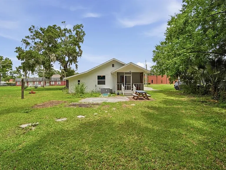 1001 E Reynolds St — Photo 17