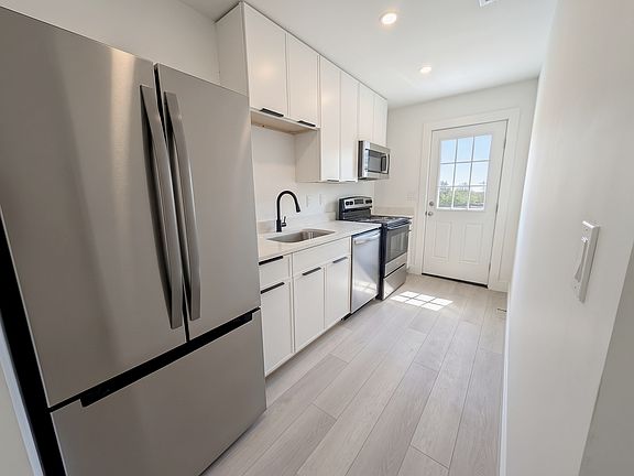5th image of 604 37th Ave N APT 3