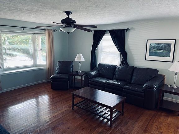 5th image of 205 Harmon Cir