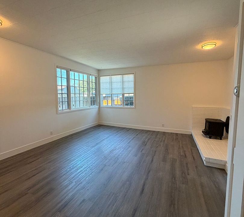 1st image of 83 Beach Rd #22
