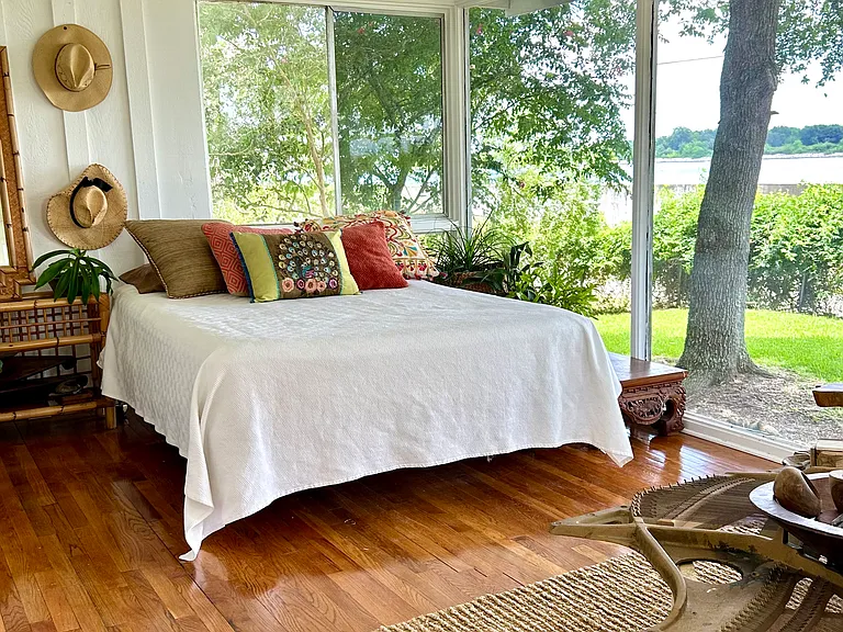 5000 Lakeside Dr #A — Photo 3